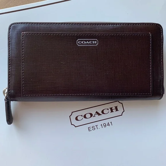 COACH 👛 DARCY PATENT LEATHER ACCORDION ZIP WALLET - Picture 1 of 16